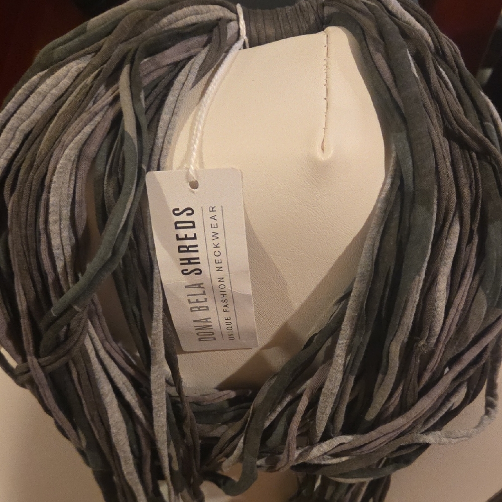 Dona Bela Shreds Fashion Neckwear